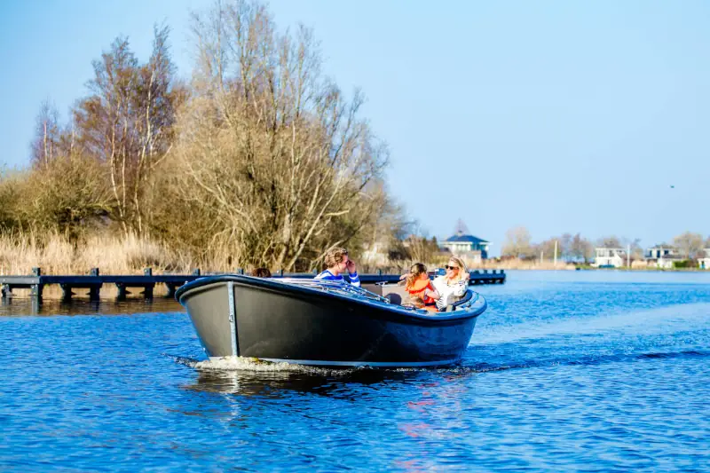 Elektrische sloep van esloephuren.nl in Akkrum